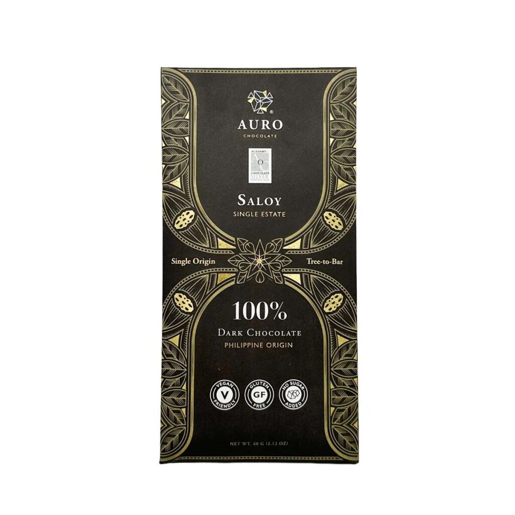 Eine dunkle Schokoladentafel mit Saloy-Geschmack der Marke Auro