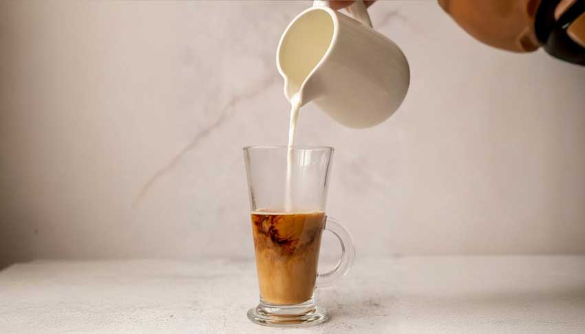Milchkaffee selber machen? Mit diesem Rezept gelingt es dir perfekt!